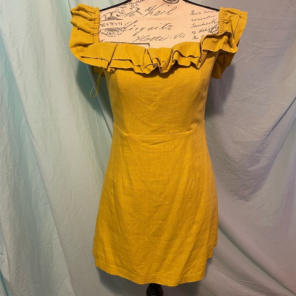 LATISTE linen minidress in linen sz M Goldenrod color. Ruffles